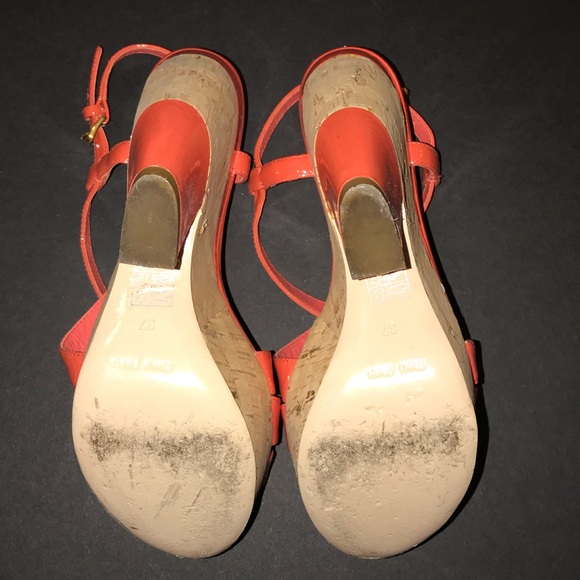 MIU MIU CORAL PATENT LEATHER PLATFORM SANDAL! - Picture 3 of 3